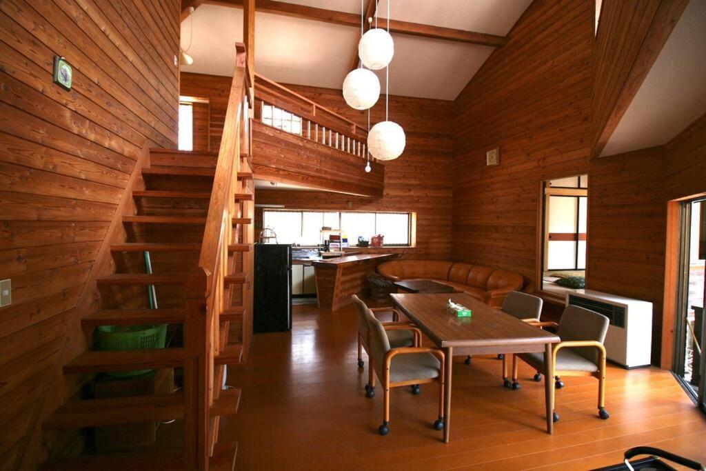 北軽井沢の貸別荘一棟貸し切り-庭とウッドデッキつき Azumaiokozan Exterior photo