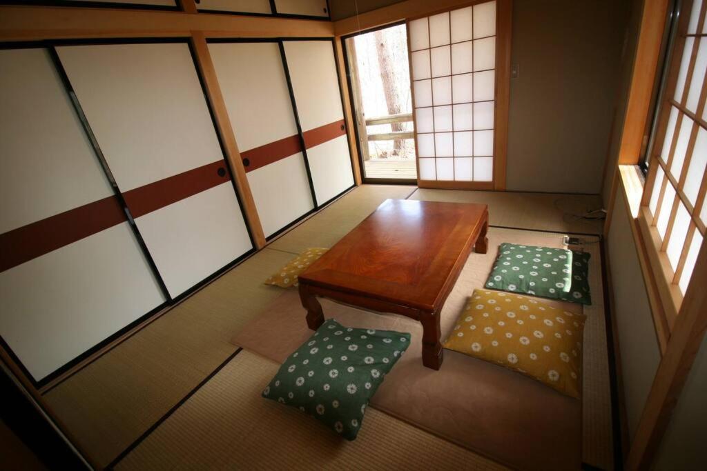 北軽井沢の貸別荘一棟貸し切り-庭とウッドデッキつき Azumaiokozan Exterior photo